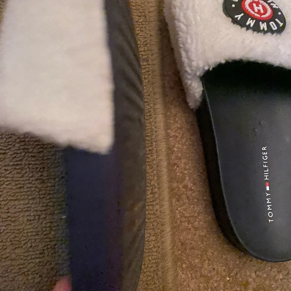 NWOT  ladies Tommy Hilfiger slides - Picture 5 of 8